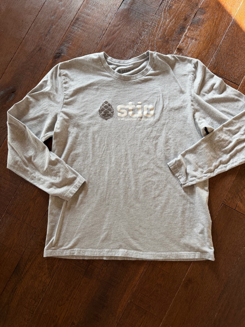 Stio Men's Classic Long Sleeve Graphic Tee Heather gray XL Cotton Blend